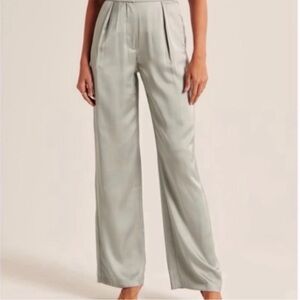 Abercrombie & Fitch Light Gray Women's Trousers